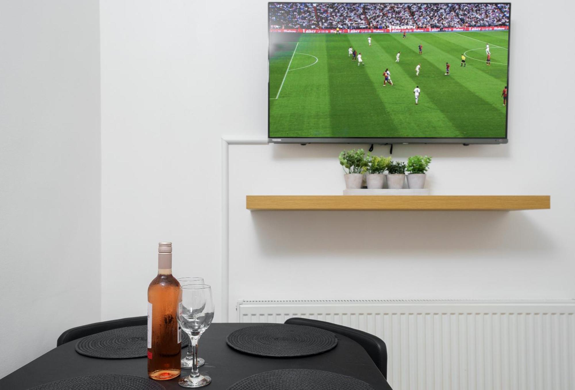 Ferienwohnung Cozy 2-Bed Garden Flat, With Free Private Parking, Wembley London Exterior foto