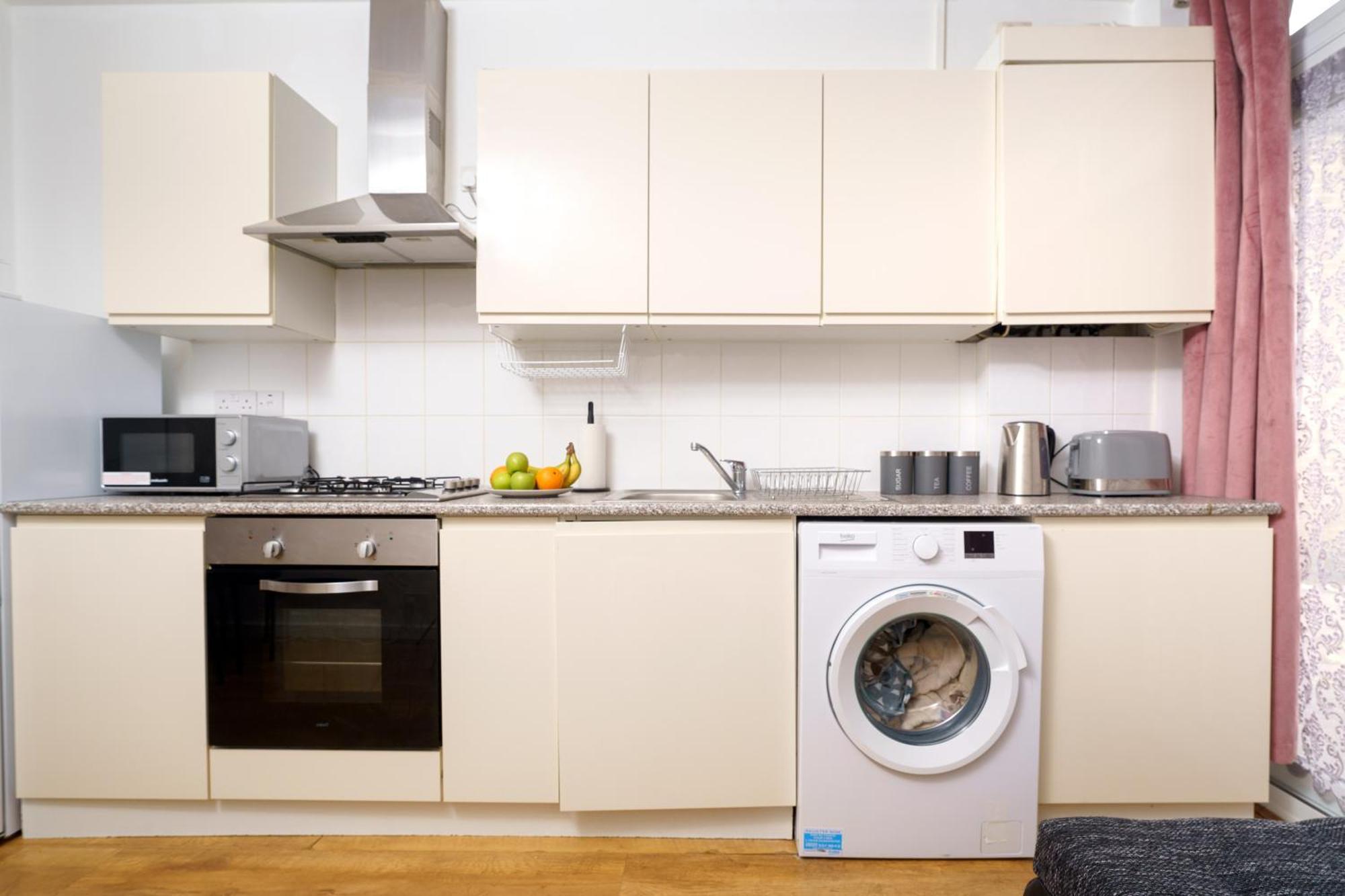 Ferienwohnung Cozy 2-Bed Garden Flat, With Free Private Parking, Wembley London Exterior foto